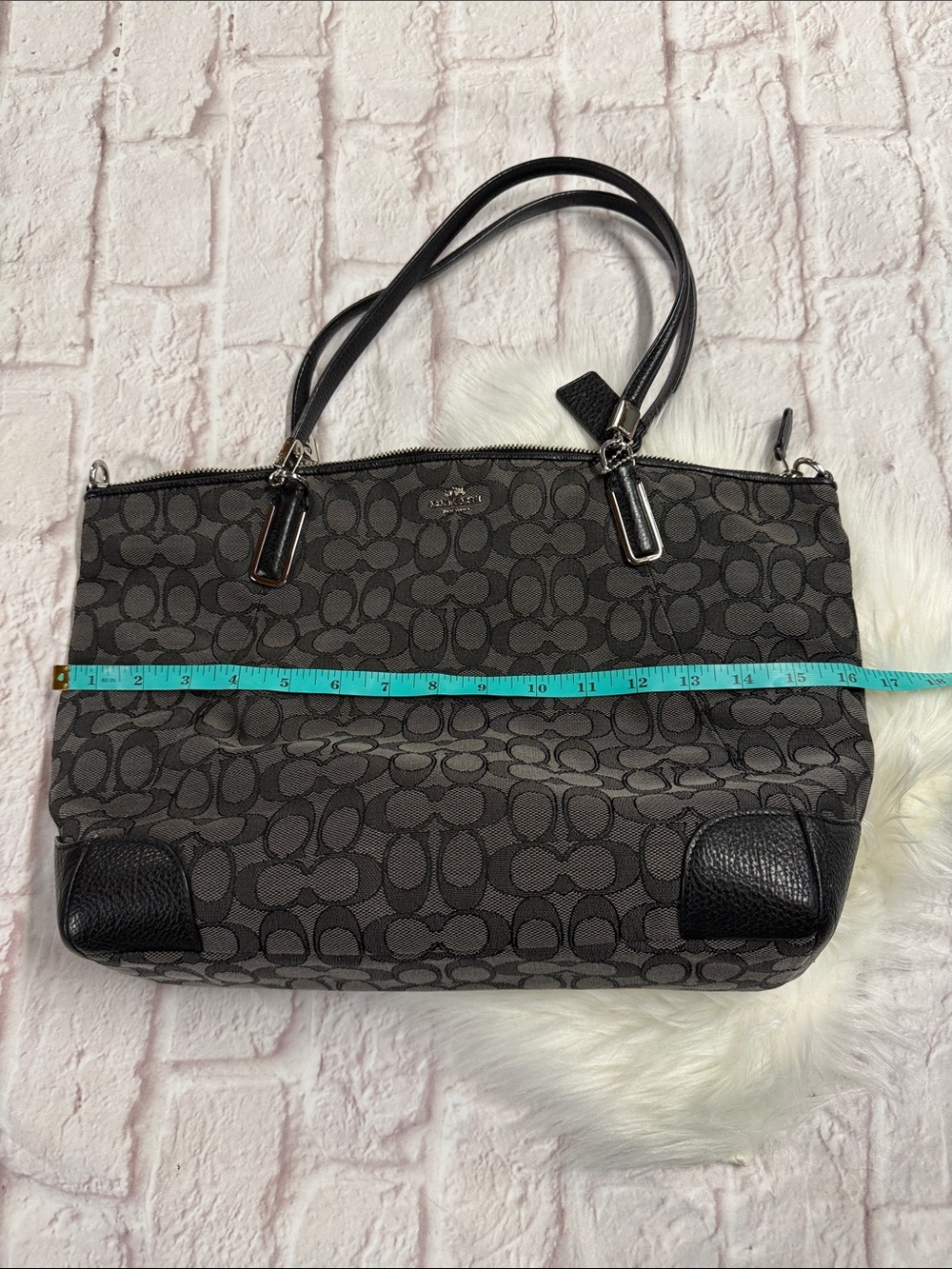 Coach Black/Gray Signature Jacquard Shoulder Bag - Picture 10 of 12